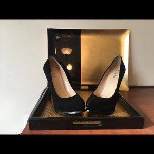 Guess Back Suede Pumps